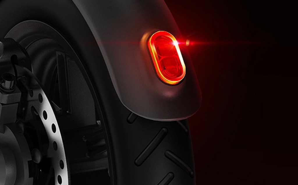 ηλεκτρικό-πατίνι-με-30-km-h-max-ταχύτητα-350w-και-οθόνη-lcd-μαύρο